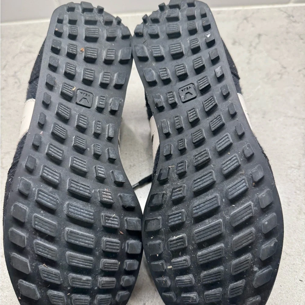 Veja Navy Blue and White Sneakers Sz 7 - Picture 5 of 5